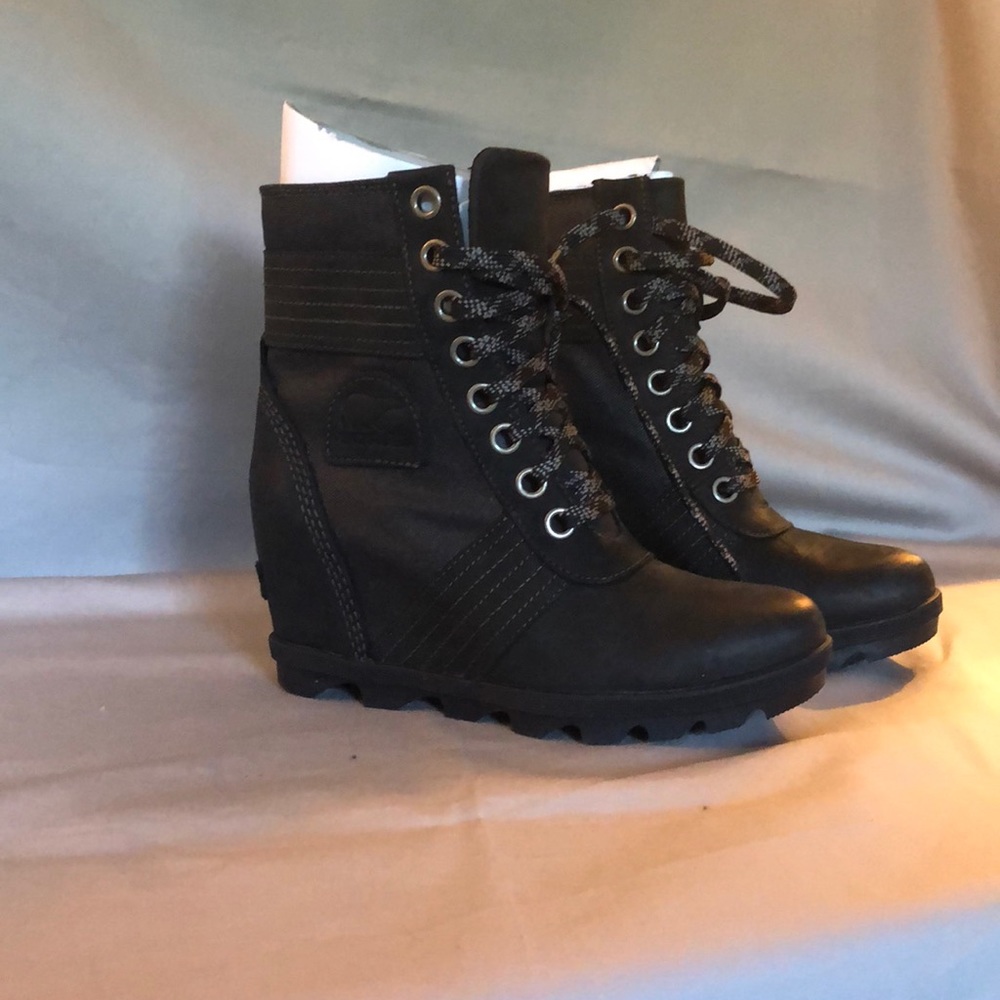 Sorel women’s Lexi Wedge never worn.